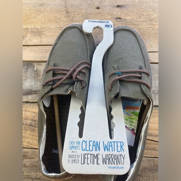 Freewaters Men’s boat shoes size 9 NEW with tags Olive Green. - Picture 1 of 10